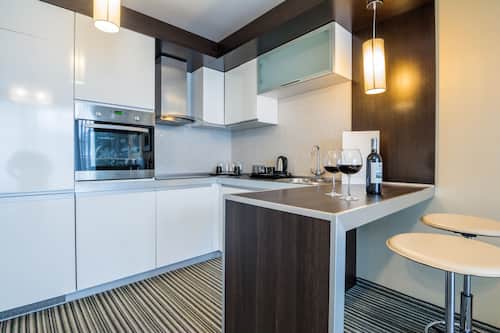 Appartamento Luxury, 2 camere da letto | Pasti in camera