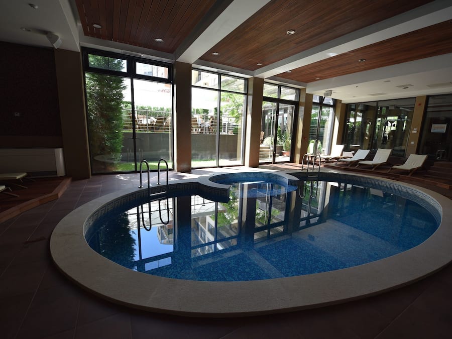 Indoor pool, sun loungers