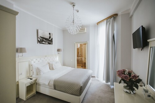Cherie Hotel Boutique & Restaurant