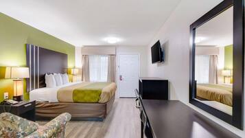 Premium bedding, desk, free WiFi