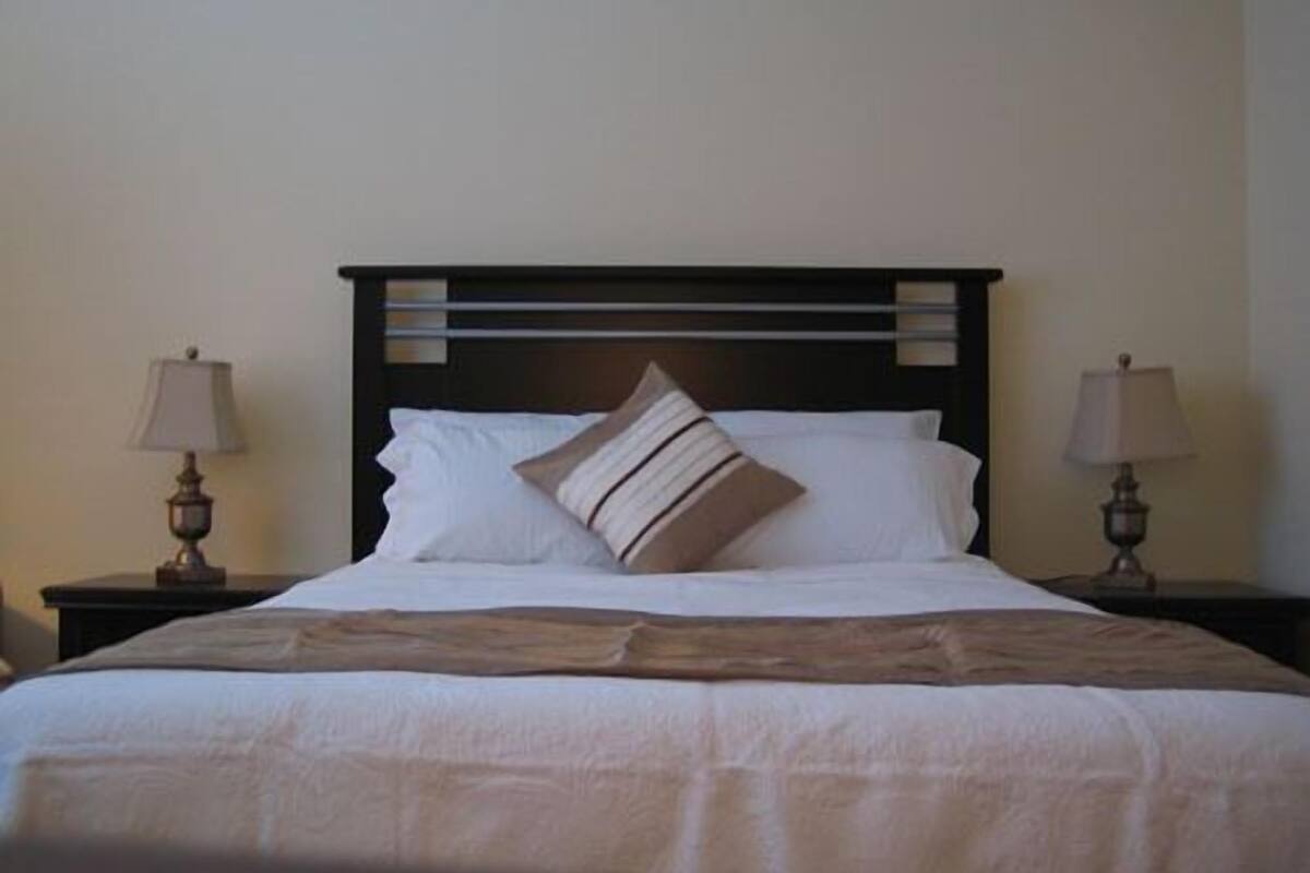 Room, 1 Queen Bed | WiFi (free)