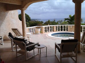 Outdoor spa tub - Seacruise Villa (Fryers Well)