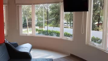 Caja de seguridad en la habitación, insonorización y wifi gratis