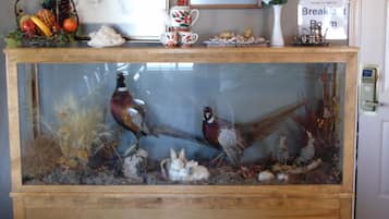 Kios check-in/check-out