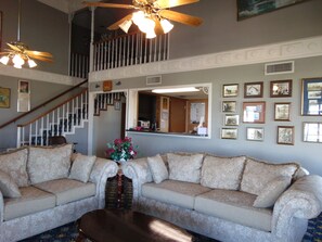 Lobby sitting area - Heritage House Inn (Muleshoe)