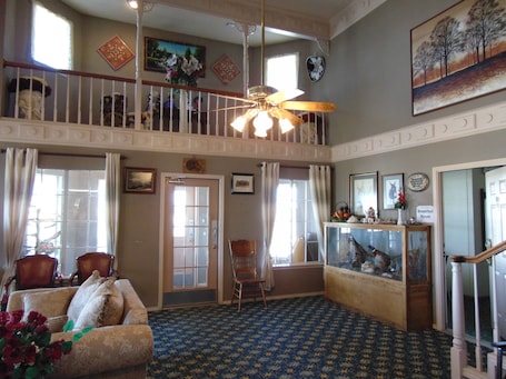 Interior entrance. Heritage House Inn