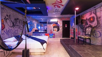 Suite Sado with Round Bed | Soundproofing, free WiFi, bed sheets