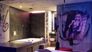 Suite Sado con Cama Redonda