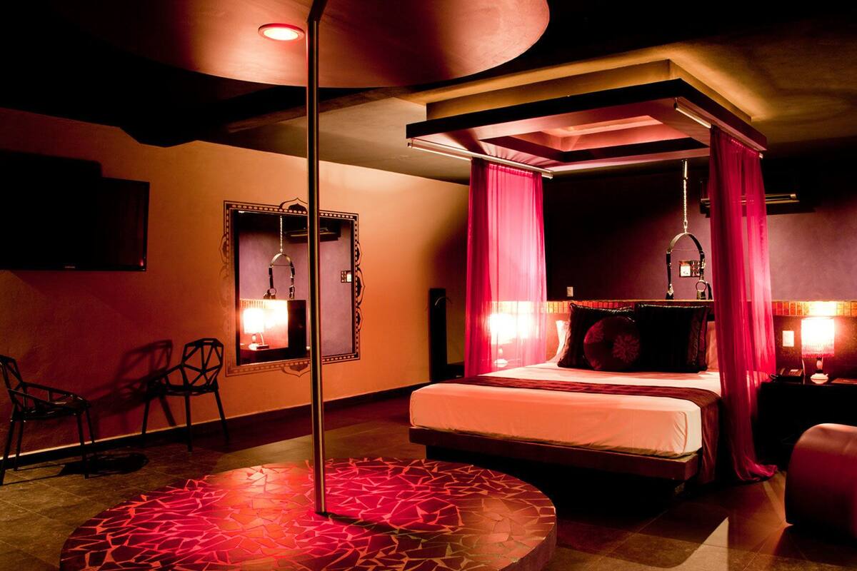Suite Arabe VIP con Cama Redonda | Sistema de insonorización, wifi gratis, ropa de cama