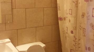 Ducha y bañera combinadas y bañera profunda