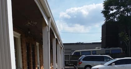 Traveller's Choice Motel