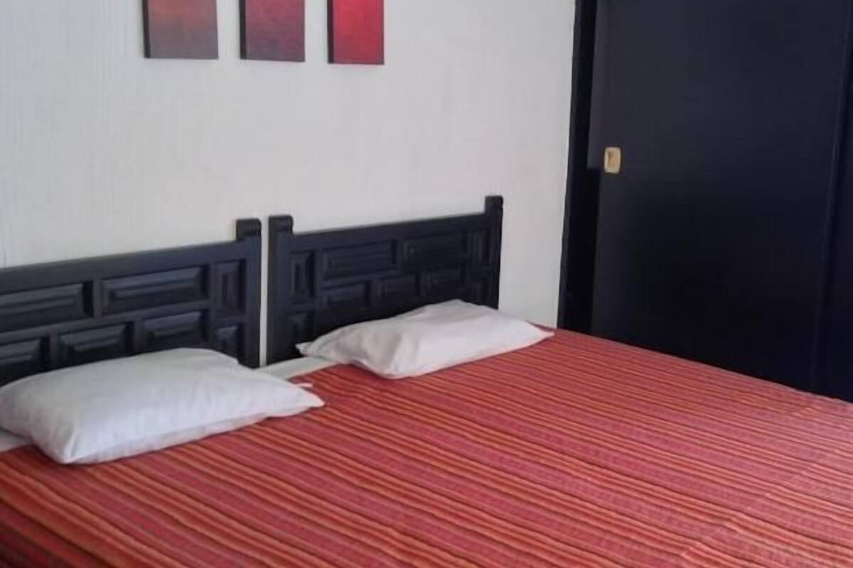 1 bedroom, in-room safe, WiFi (free)