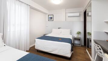 Triple Room | Minibar, in-room safe, desk, blackout curtains