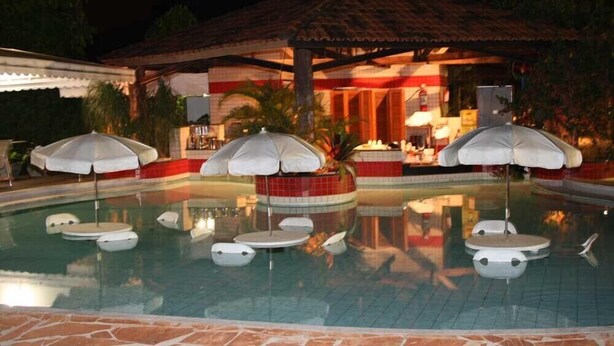 Kolam renang terbuka