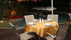 Tempat makan luar