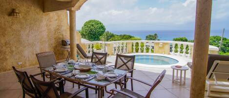 Exclusive Villa, 3 Bedrooms, Ensuite, Beach View | Teres/patio