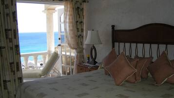 Villa exclusiva, 3 habitaciones, baño en la habitación, vista a la playa | 3 habitaciones, ropa de cama de alta calidad y camas Tempur-Pedic