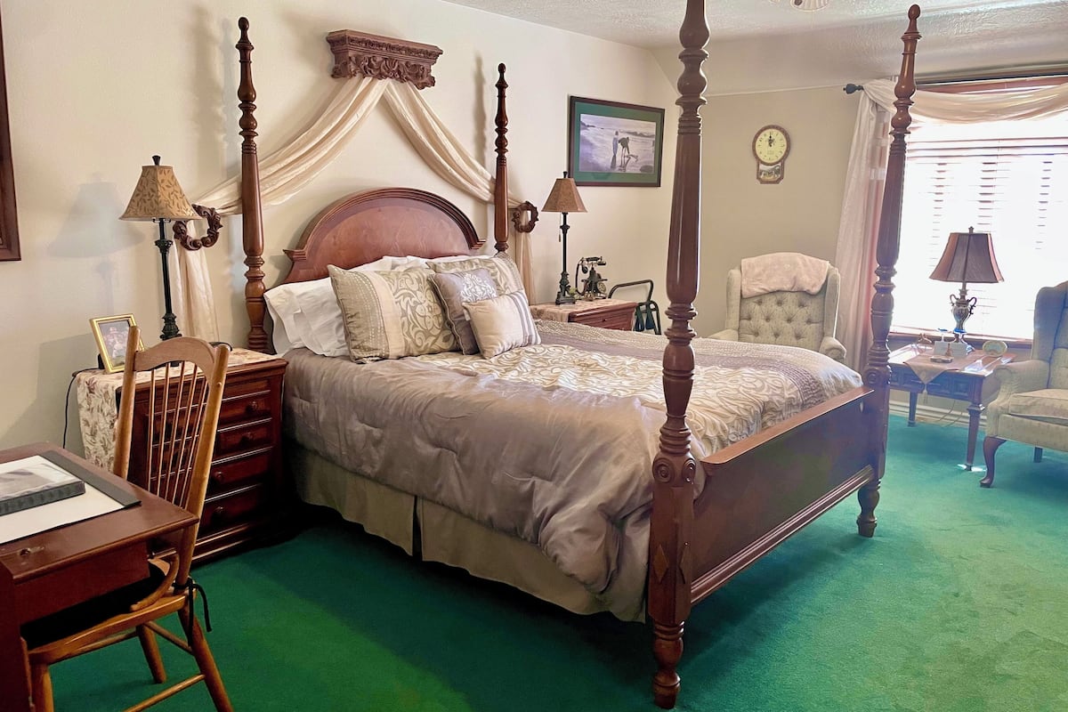 Individually decorated, individually furnished, free WiFi, bed sheets