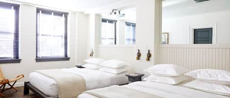 Ropa de cama de alta calidad, colchones con pillow-top y minibar