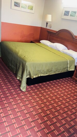 Kamer, 1 kingsize bed, niet-roken | Een bureau, een strijkplank/strijkijzer, gratis wifi, beddengoed