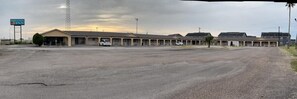 Exterior - Executive Inn (Robstown)