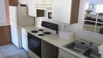 Oven, toaster oven, paper towels