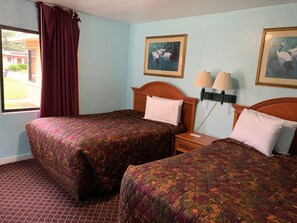 Desk, iron/ironing board, free WiFi - Travel Inn of Daytona (Daytona Beach)