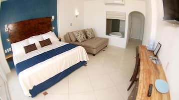 Habitación Elite, alberca privada, vista al océano | Caja de seguridad en la habitación y decoración personalizada