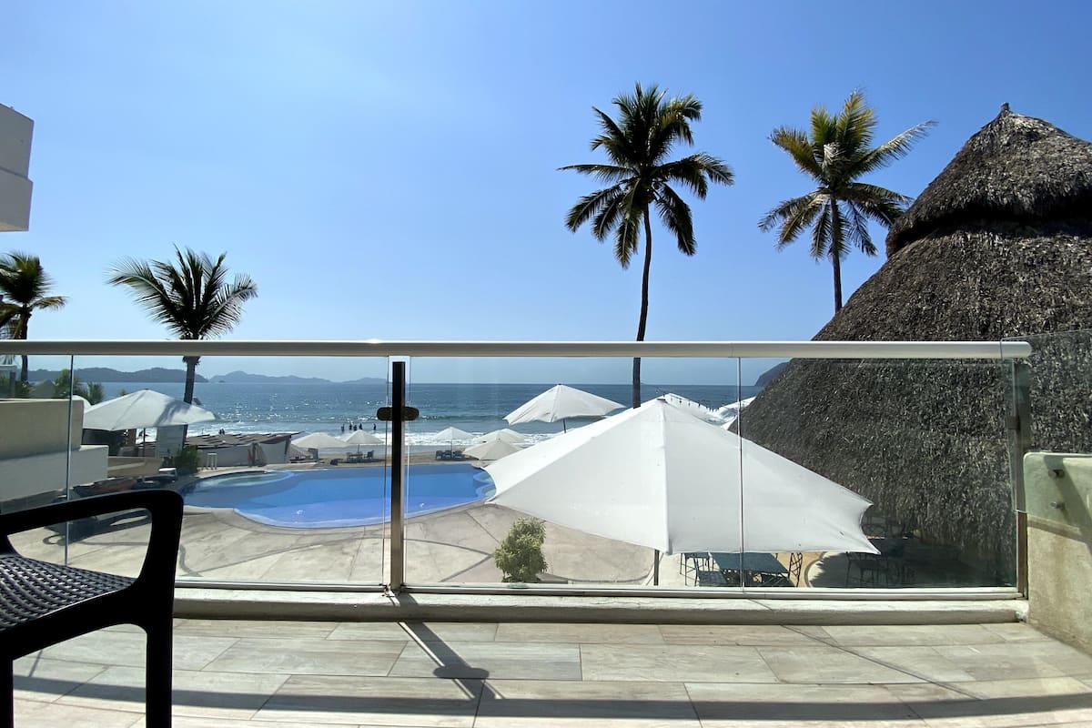 deluxe studio suite, hot tub, ocean view | in-room safe, individually decorated, individually furnished