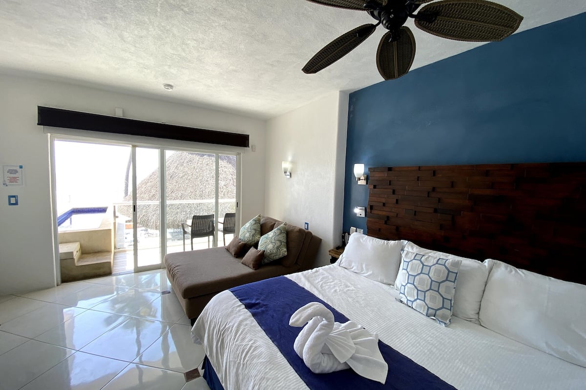 Elite Room, Private Pool, Ocean View | In-room safe, individually decorated, individually furnished