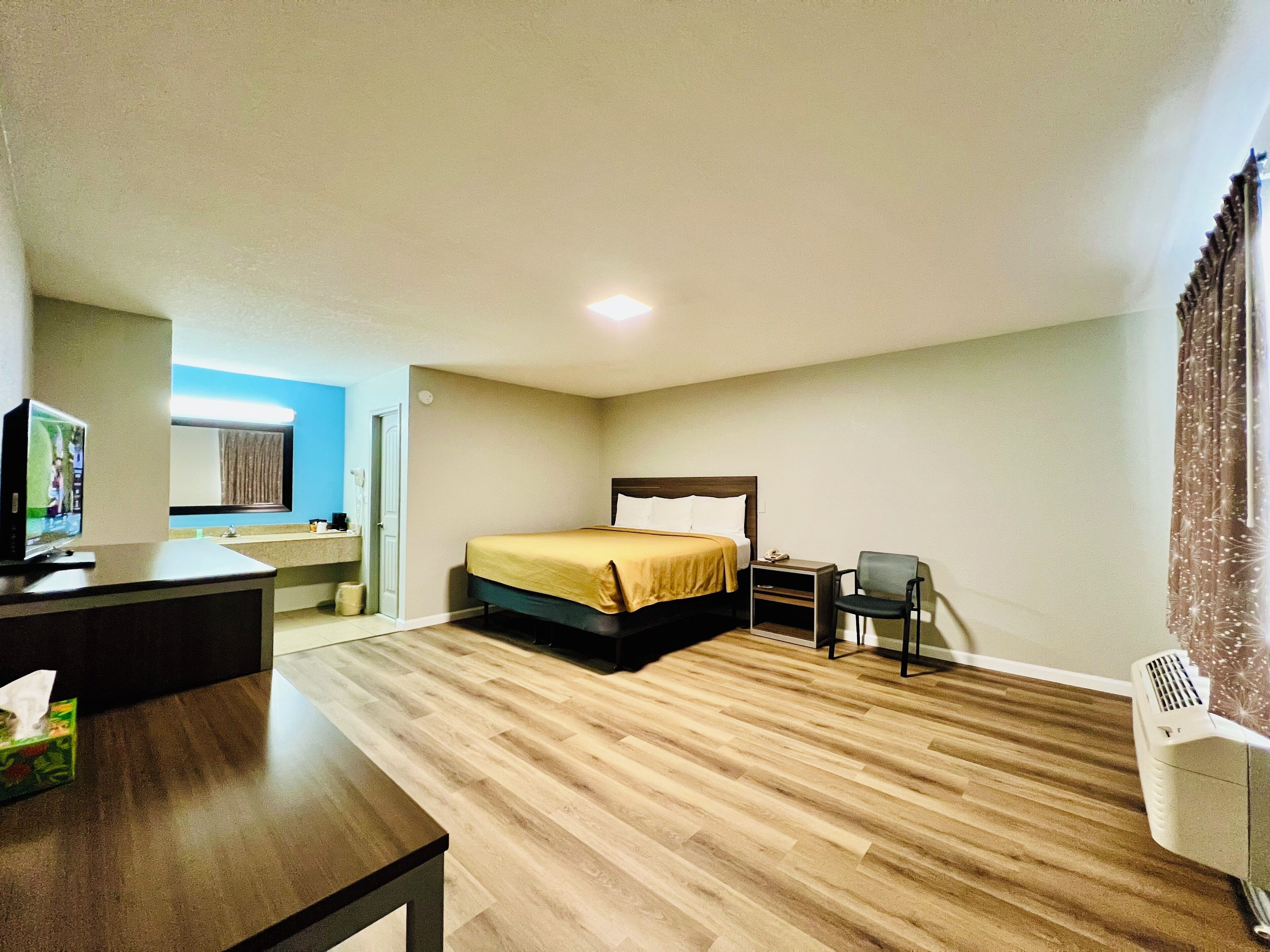 Standard-huone, 1 suuri parisänky, tupakointi kielletty | Työpöytä, ilmainen Wi-Fi, vuodevaatteet