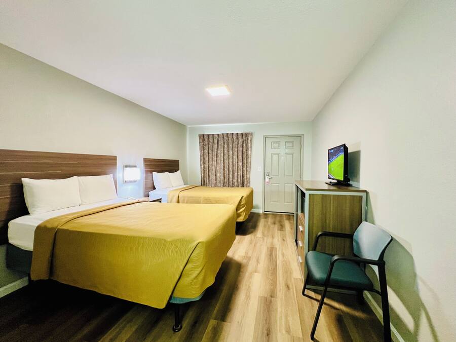 Kahden hengen standard-huone, 2 parisänkyä, tupakointi kielletty | Työpöytä, ilmainen Wi-Fi, vuodevaatteet