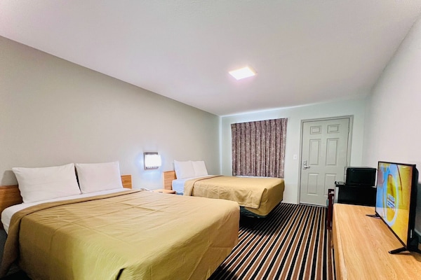 Standaard tweepersoonskamer, 2 tweepersoonsbedden, niet-roken | Woonruimte | Ledtelevisie