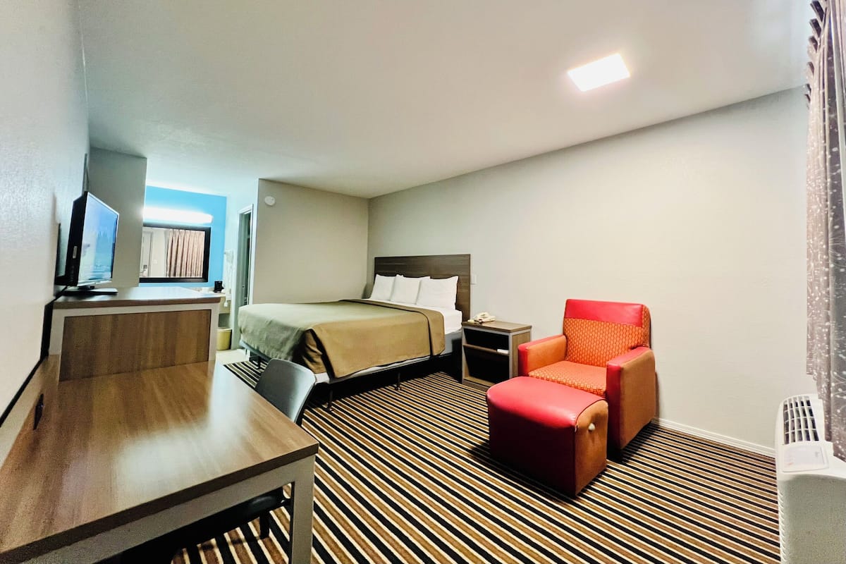 Desk, free WiFi, bed sheets