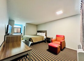 Standard Room, 1 King Bed, Non Smoking | Desk, WiFi (free), bed sheets