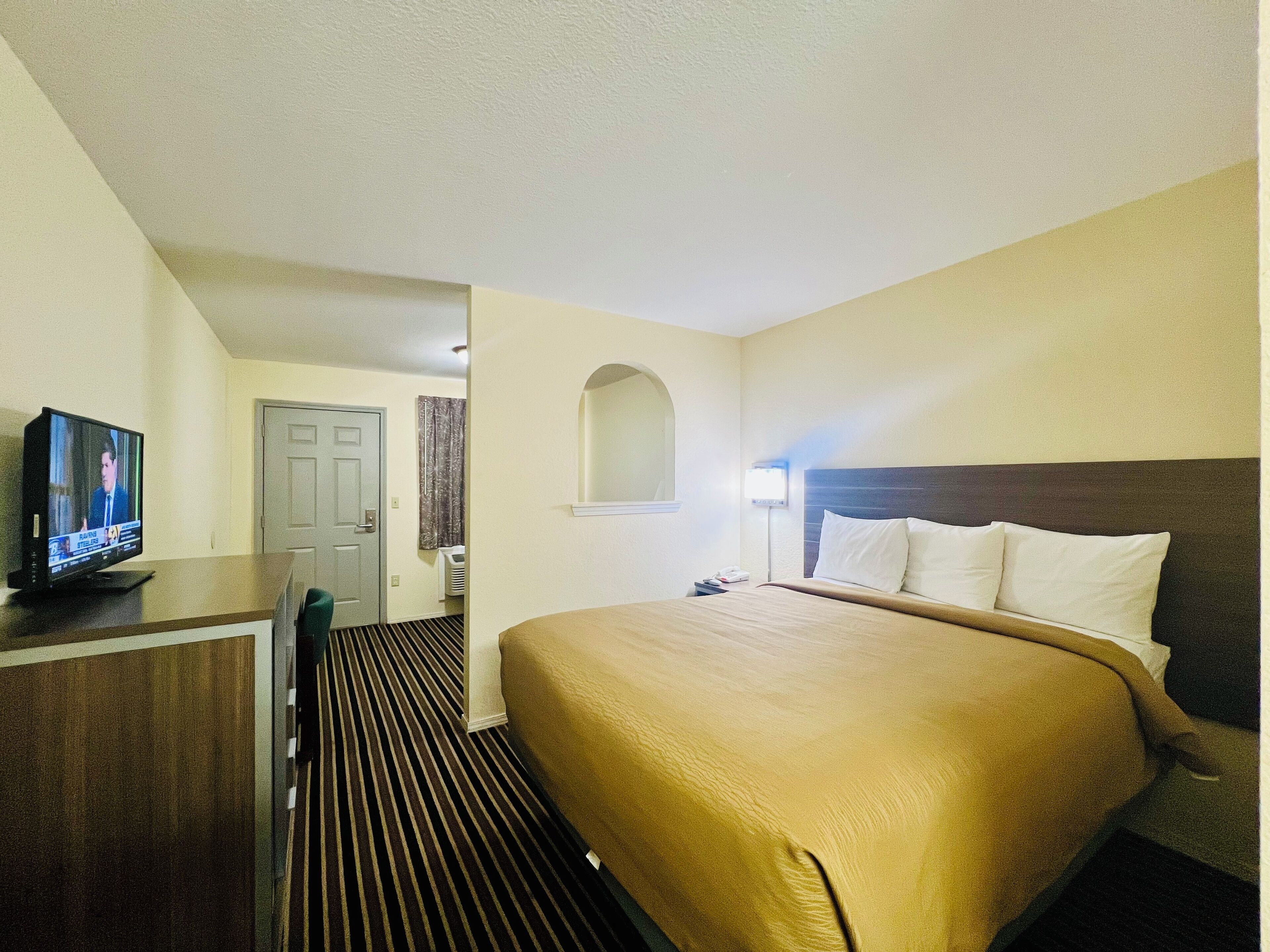 Standard-huone, 1 keskisuuri parisänky, tupakointi kielletty | Työpöytä, ilmainen Wi-Fi, vuodevaatteet