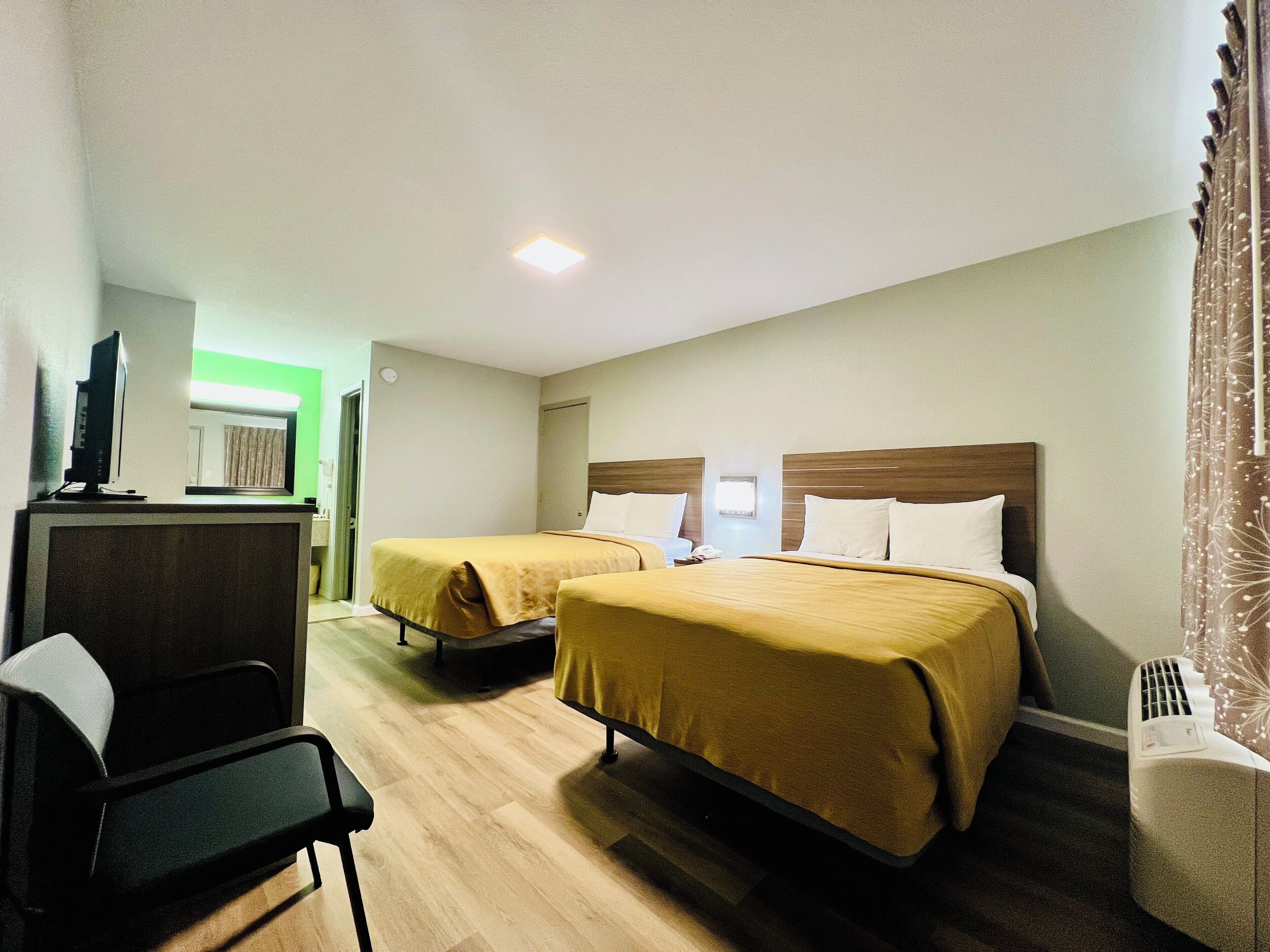 Standard dubbelrum - 2 dubbelsängar - icke-rökare | Skrivbord, gratis wi-fi och sängkläder