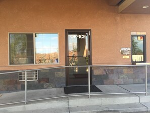 Property entrance - Village Inn (Tulare)