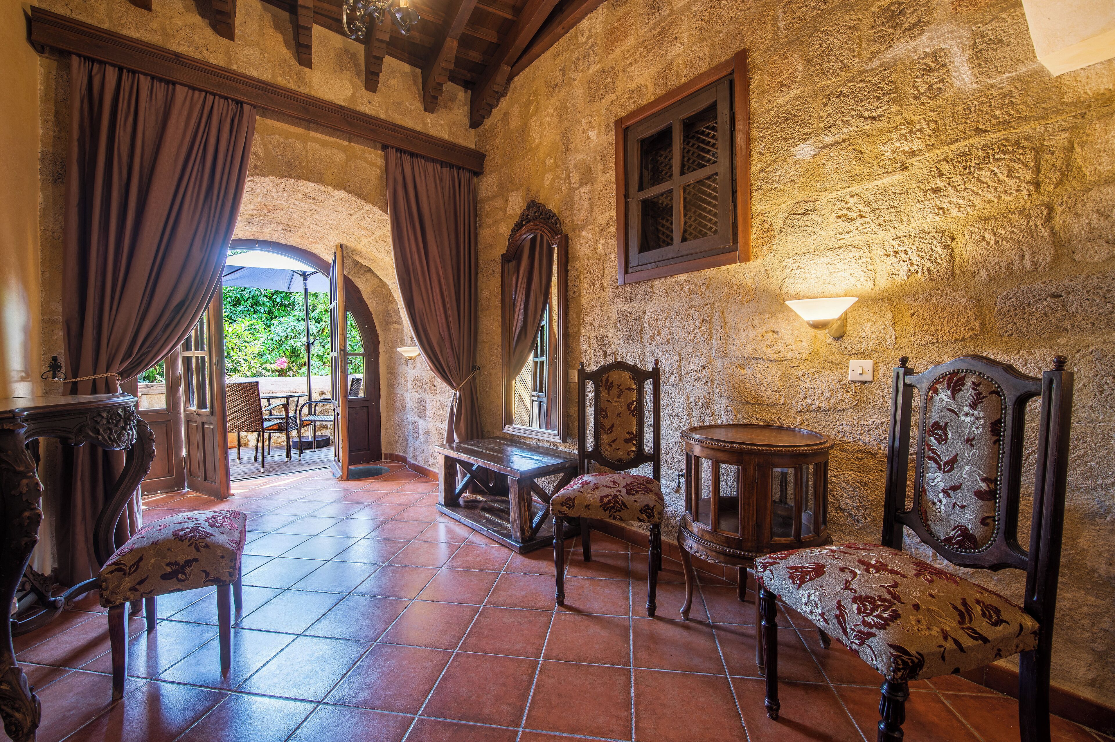 Phòng Suite Superior | Khu phòng khách | TV màn hình phẳng 