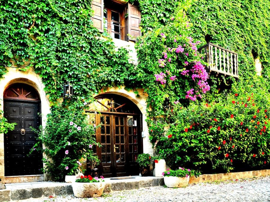 Pintu masuk hartanah