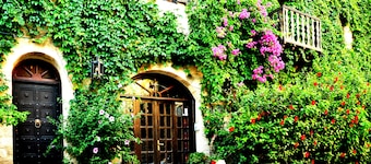 S. Nikolis Historic Boutique Hotel