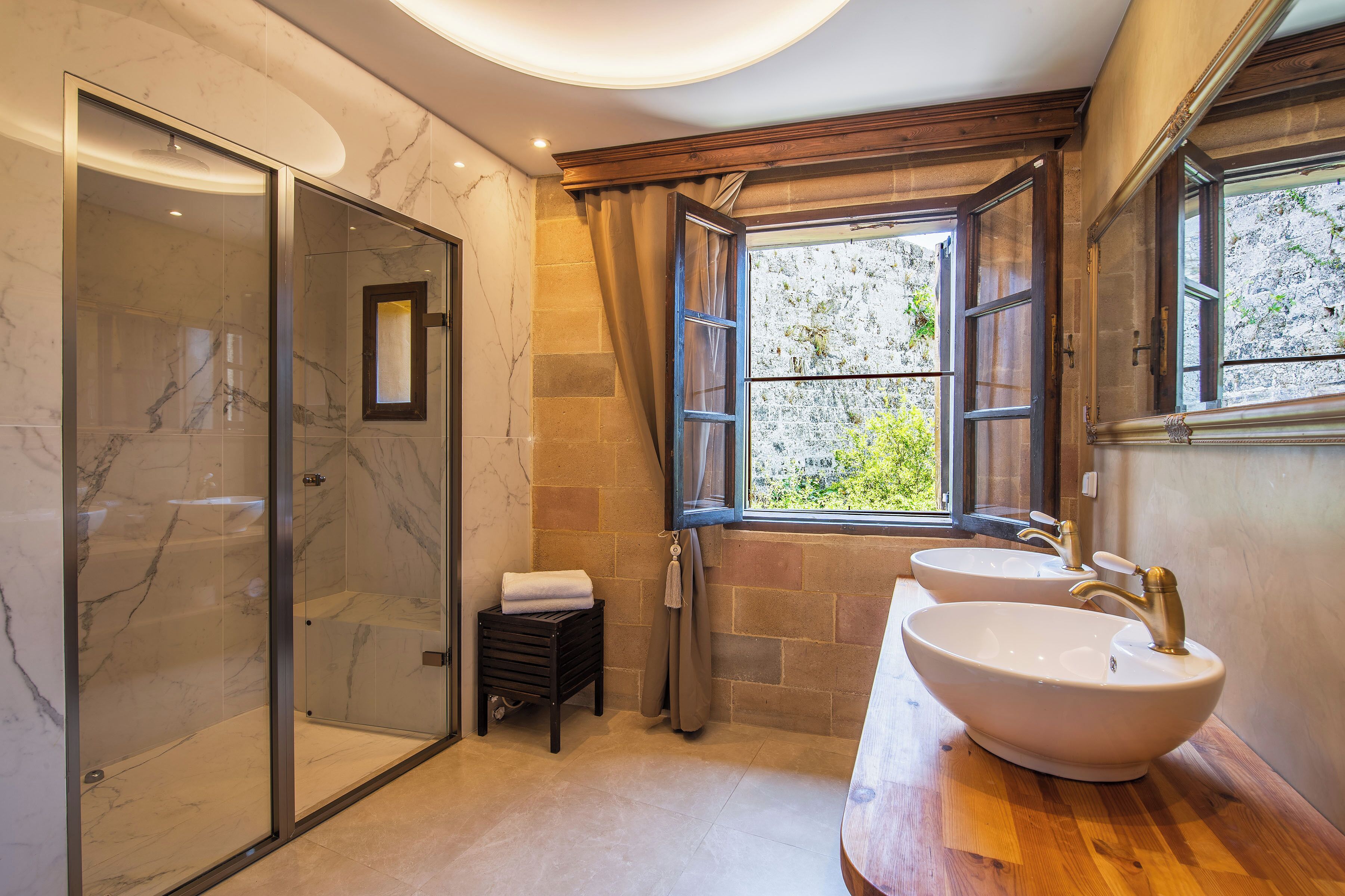 Superior Suite, Balcony, City View | Bathroom