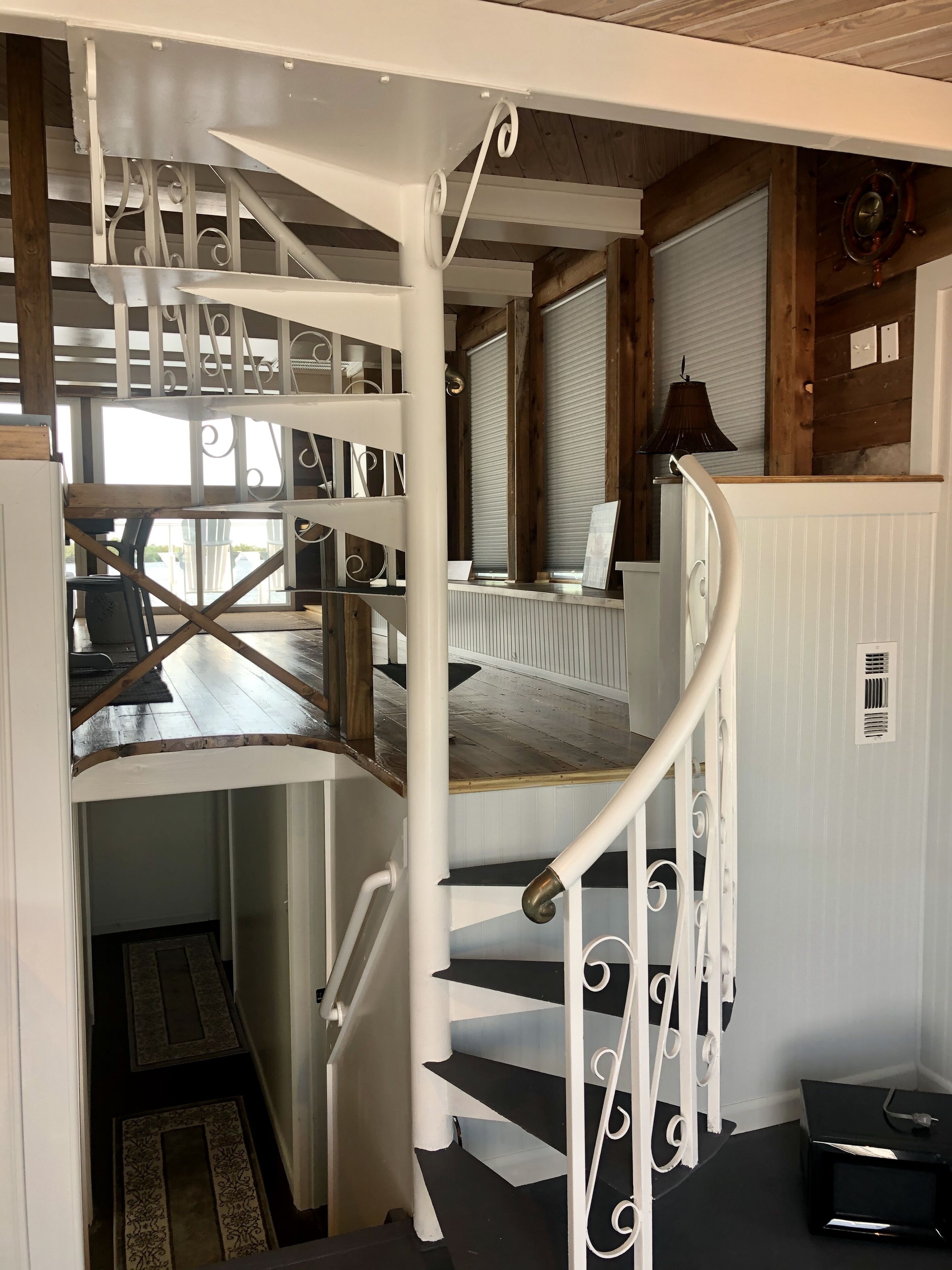 Bungalow Luxury | Area soggiorno | TV a schermo piatto 30 pollici con canali via cavo, TV