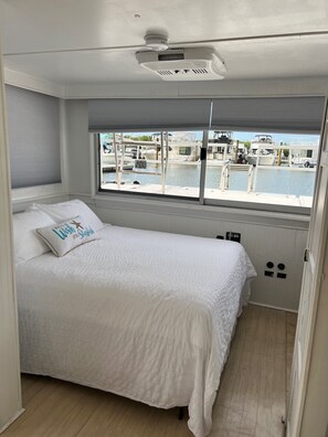 The Starfish: Quaint Bungalow, 1 Bedroom, Bay View | 1 bedroom, individually decorated, individually furnished