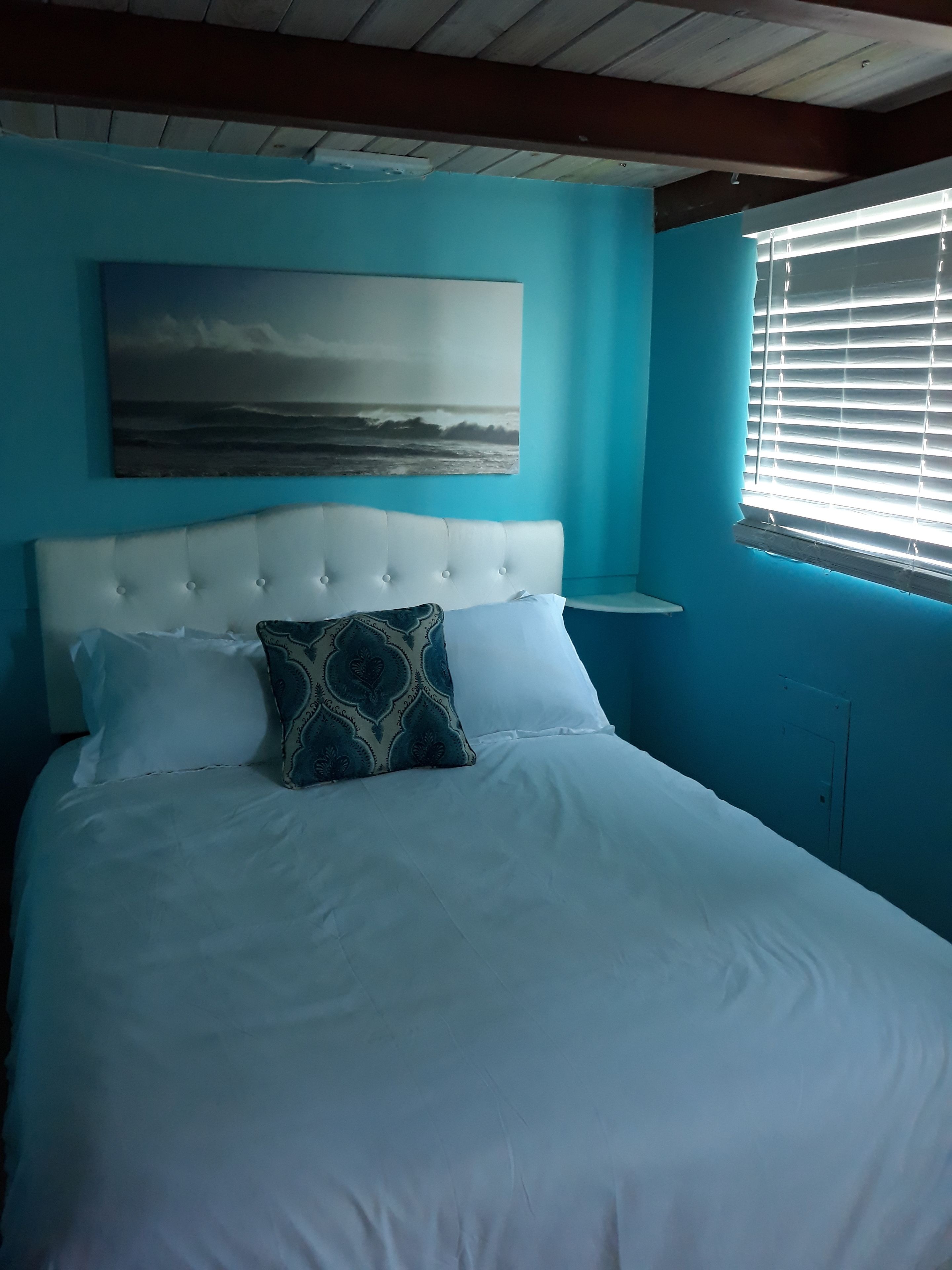 Captain's Quarters: Quaint Bungalow, 1 Bedroom, Kitchen, Marina View | Extra beds