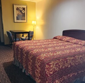 Premium bedding, desk, iron/ironing board, free WiFi