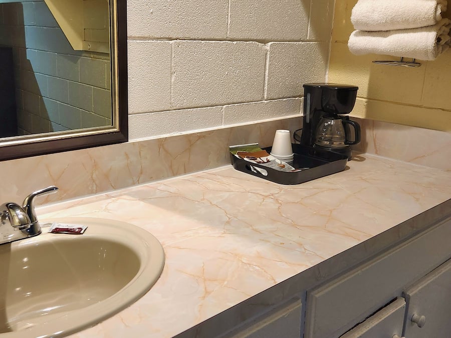 Basic Single Room, 1 King Bed, Non Smoking, Refrigerator & Microwave | Premium bedding, desk, iron/ironing board, free WiFi