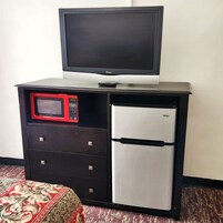 Premium bedding, desk, iron/ironing board, free WiFi