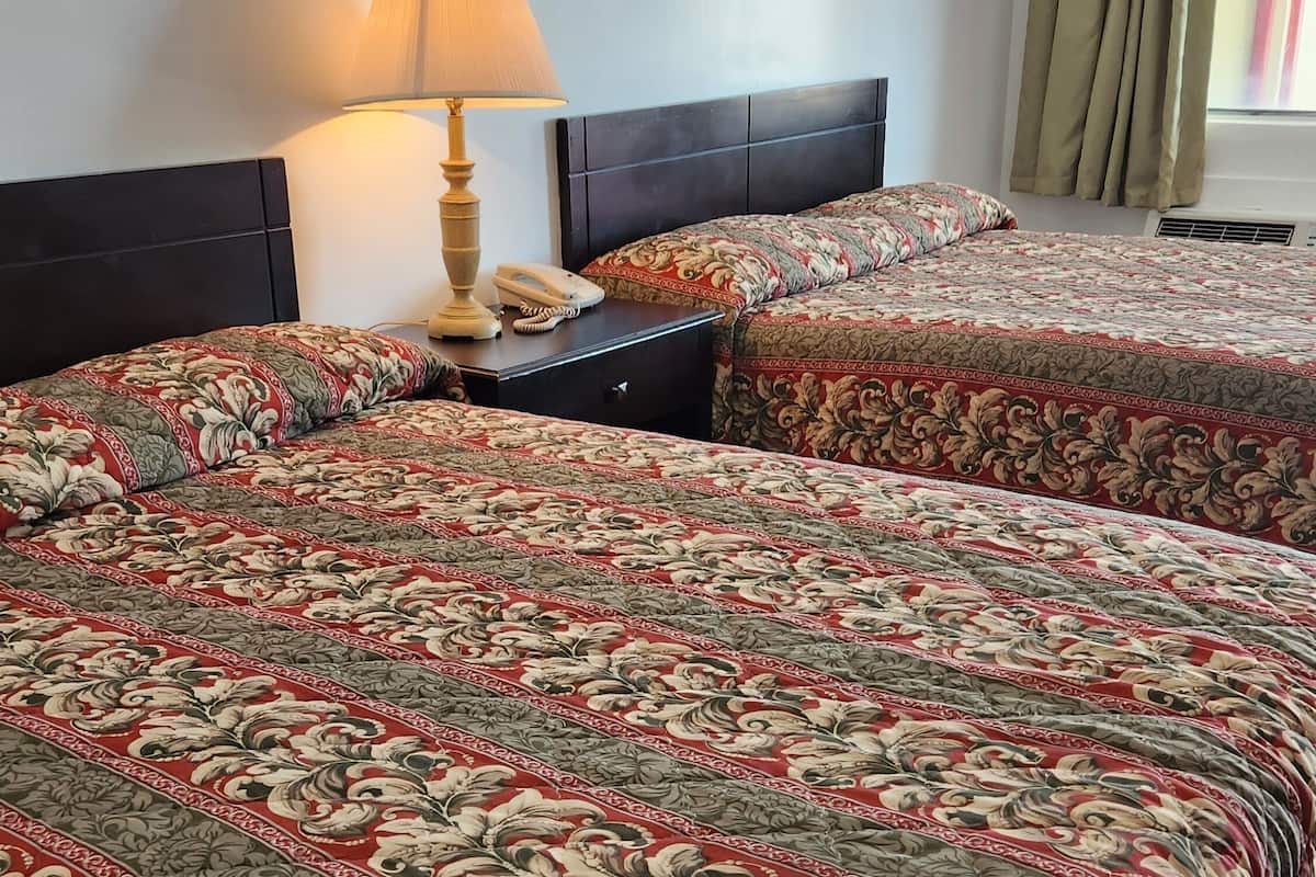 Chambre, 2 lits doubles, non-fumeur, réfrigérateur et four à micro-ondes | Vue de la chambre
