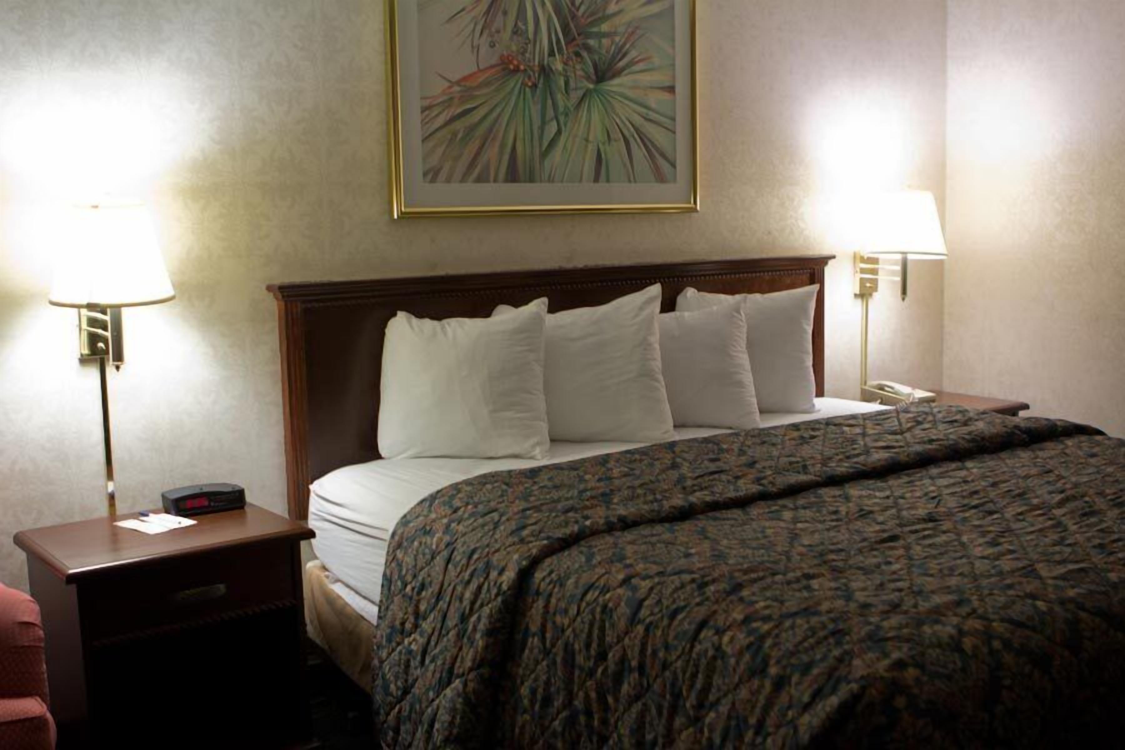 Desk, iron/ironing board, rollaway beds, free WiFi